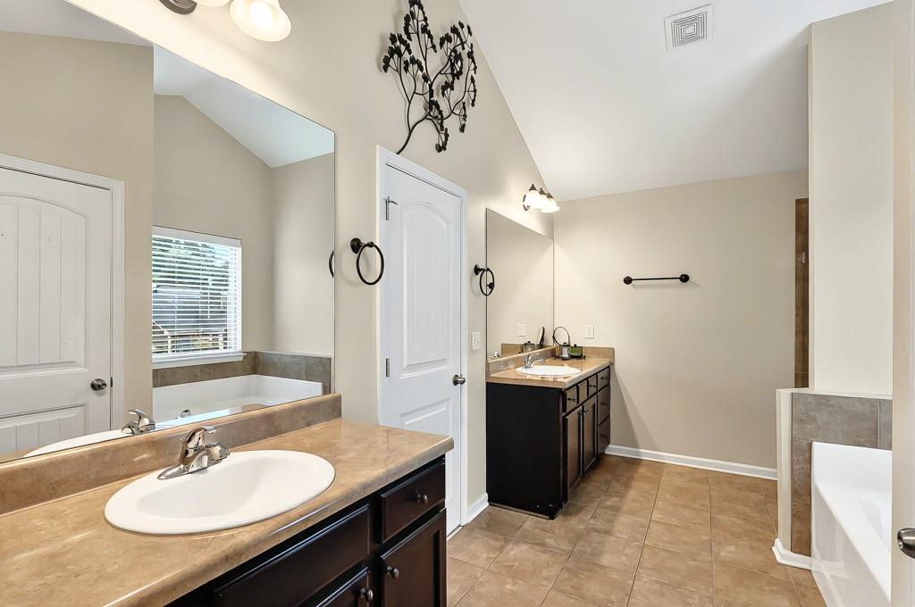 3975 Silverthorn Trace Cumming, GA 30028 - Photo 33 of 47