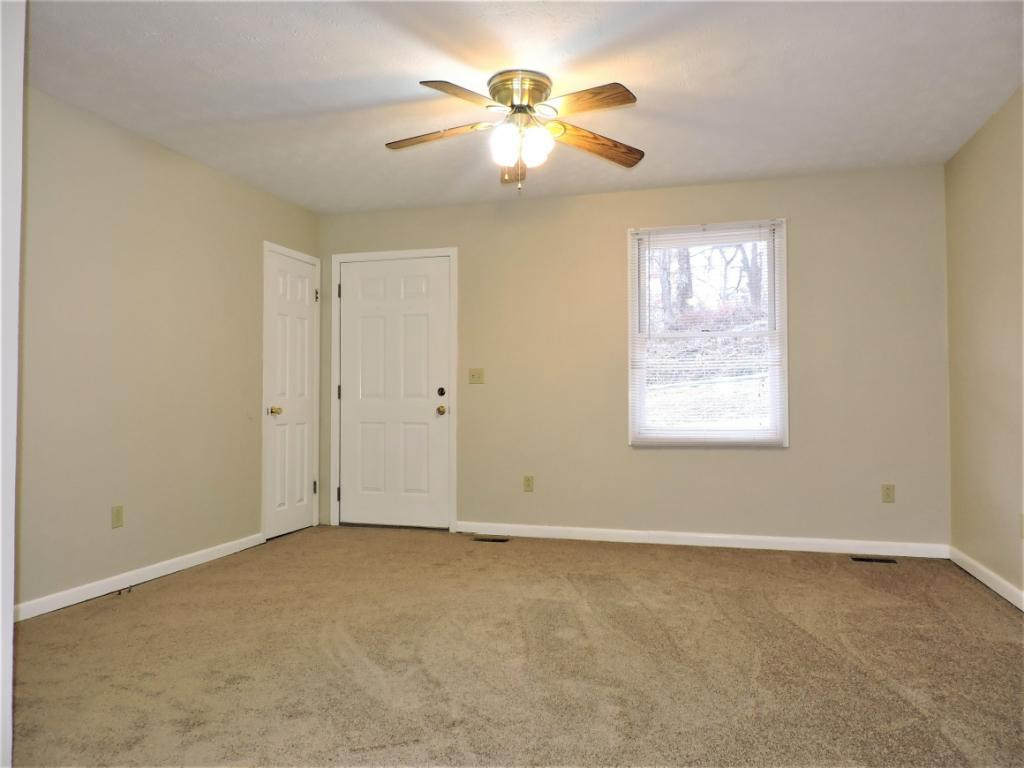 613 Chadwell Road Kingsport, TN 37660 - Photo 3 of 32 Photo 3