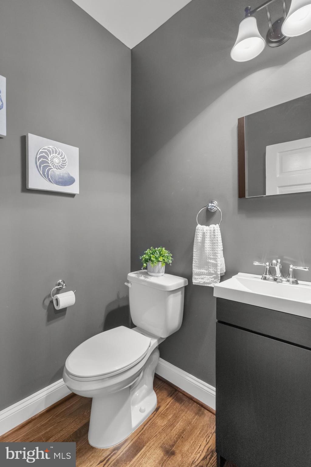 760 Hobart Place Northwest Washington, DC 20001 - Photo 20 of 41