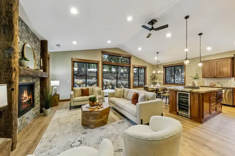 $1,595,000 | 14765 Copenhagen Drive, Truckee, CA 96161