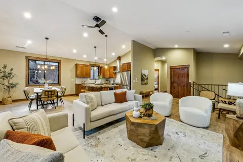 $1,595,000 | 14765 Copenhagen Drive, Truckee, CA 96161