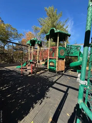 a view of a tennis court