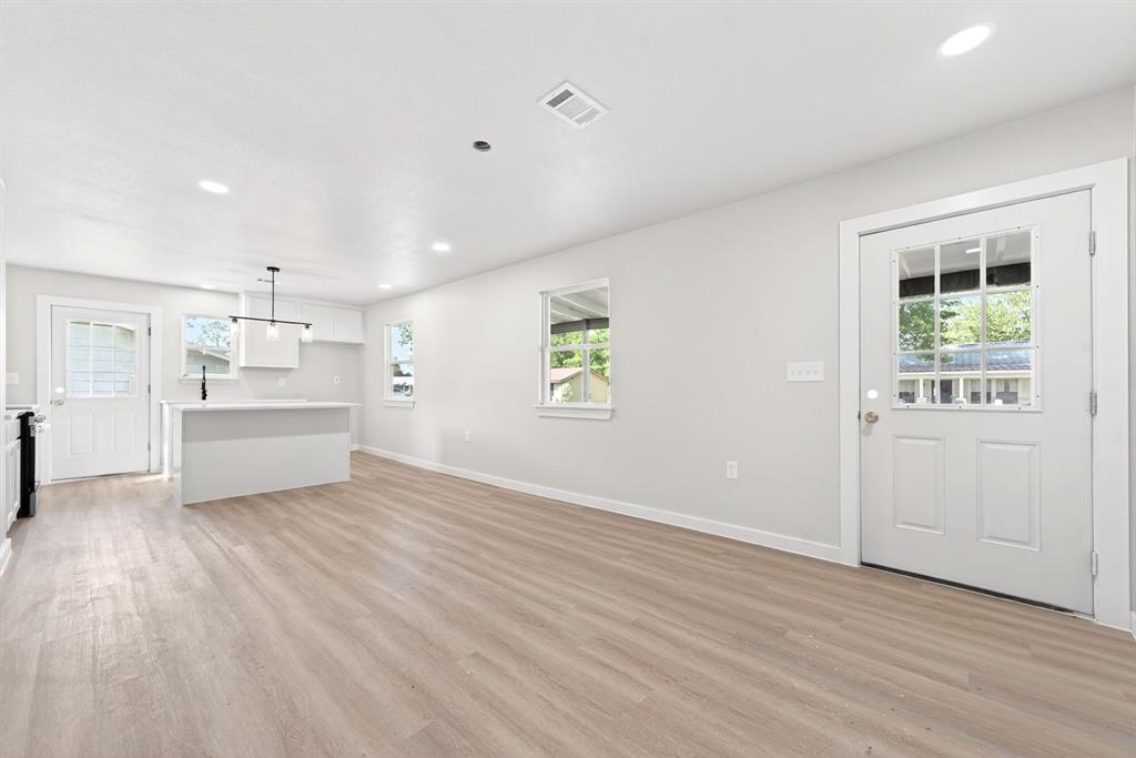 247 Wells Street Emory, TX 75440 - Photo 3 of 19