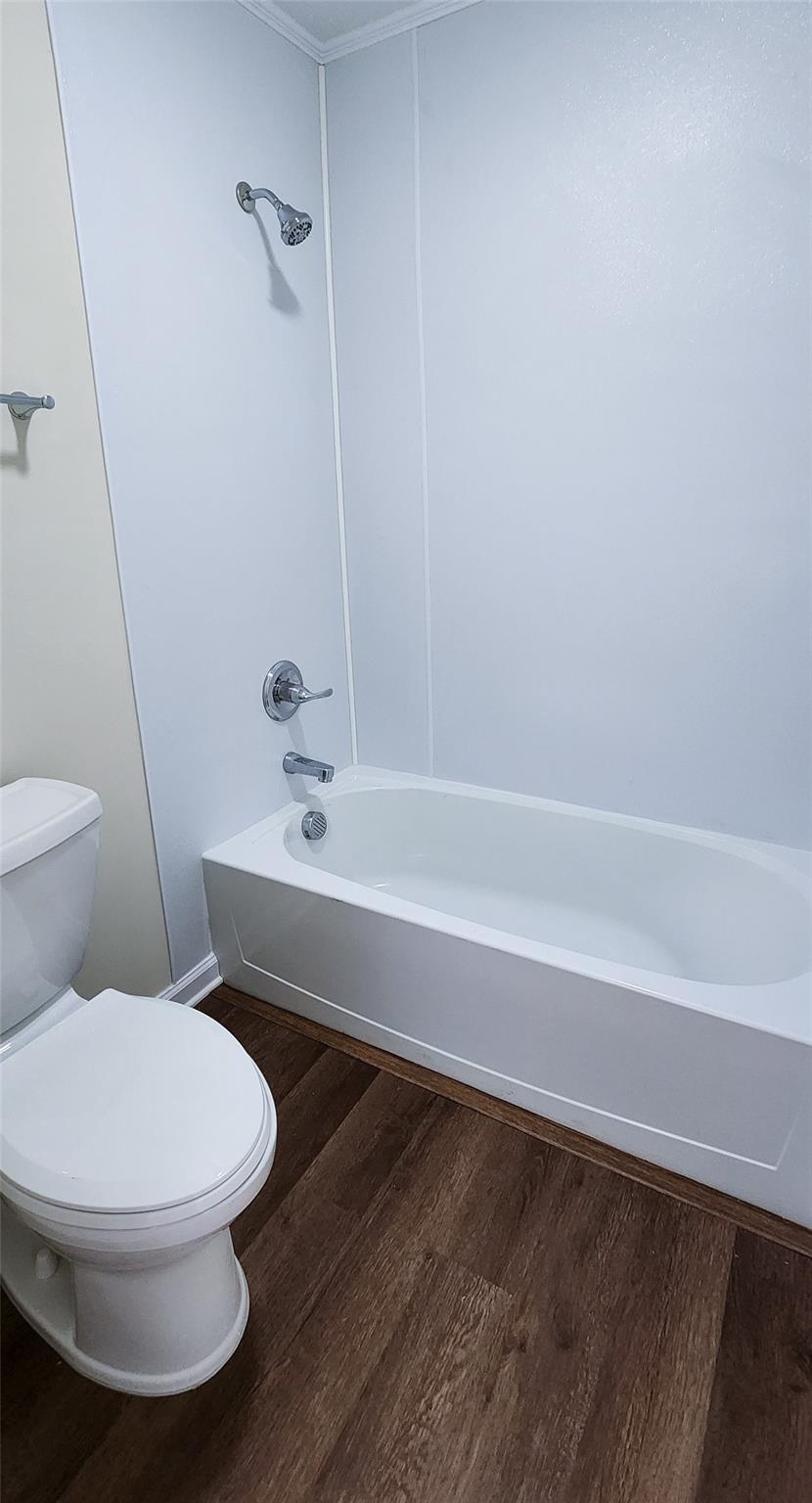 212 Riverside Drive Morganton, NC 28655 - Photo 31 of 44 a bathroom with a toilet and a bathtub