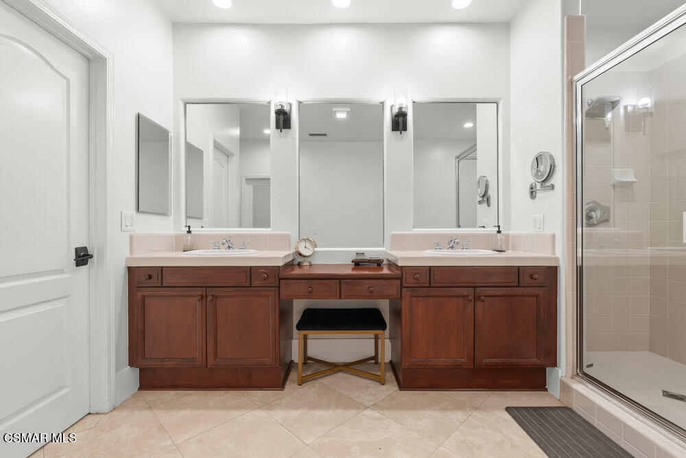 106 Via Ricardo Newbury Park, CA 91320 - Photo 21 of 39 Primary bath