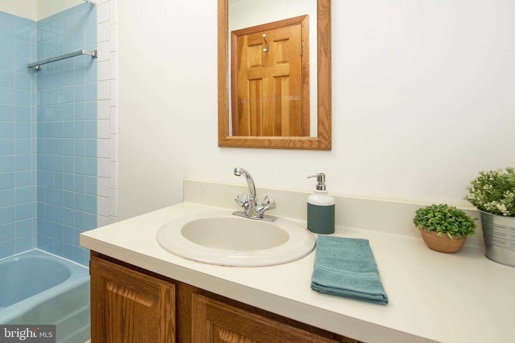 207 Vassar Circle Wayne, PA 19087 - Photo 14 of 28 Hall Bath (full)