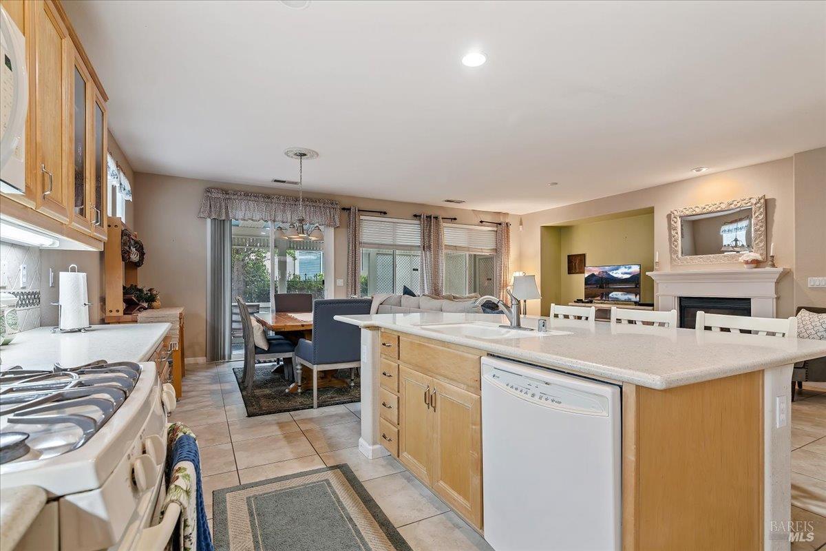 328 Colonial Way Rio Vista, CA 94571 - Photo 12 of 53