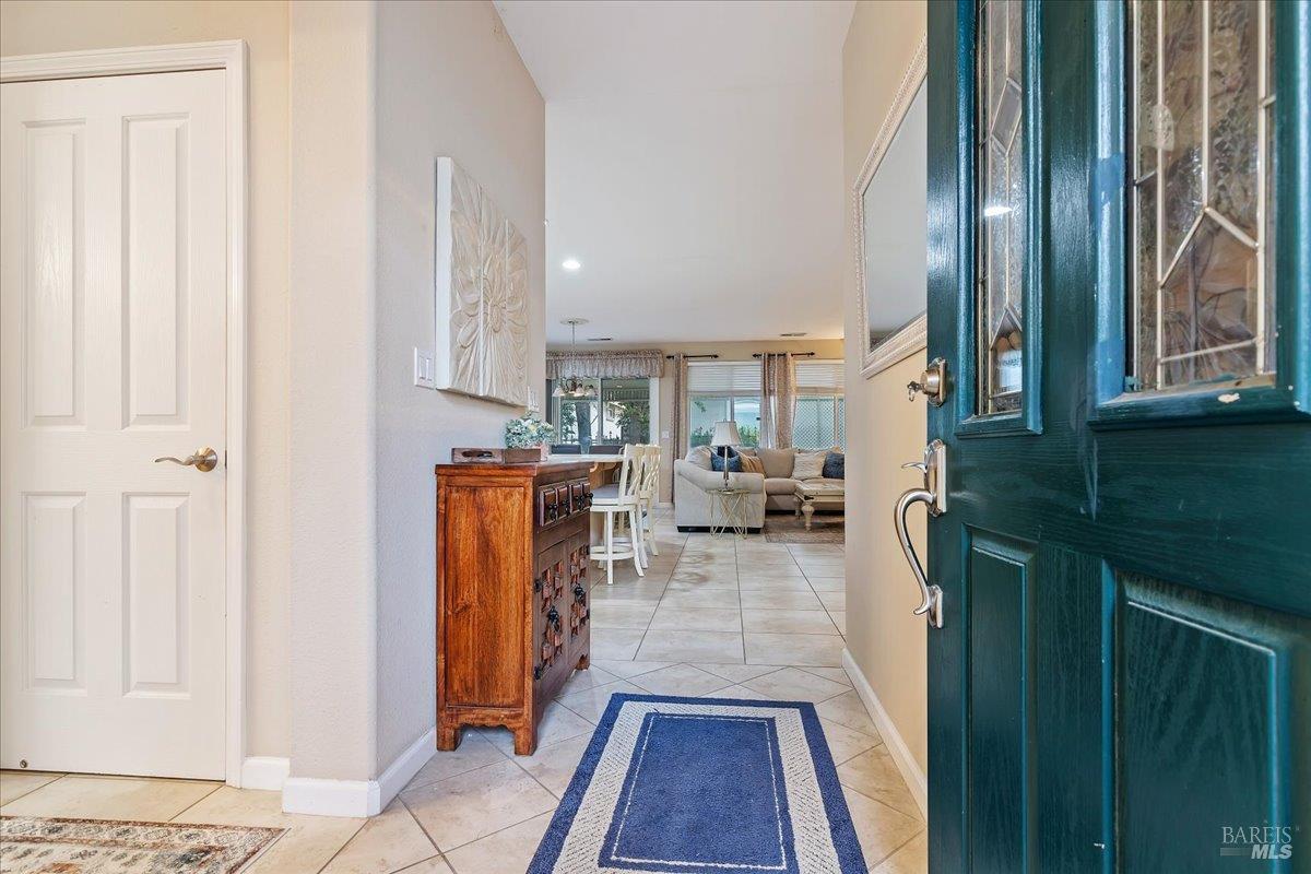 328 Colonial Way Rio Vista, CA 94571 - Photo 4 of 53