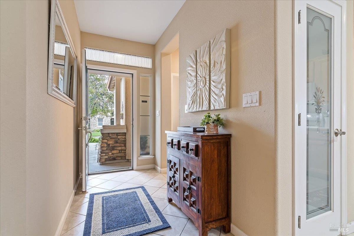 328 Colonial Way Rio Vista, CA 94571 - Photo 5 of 53