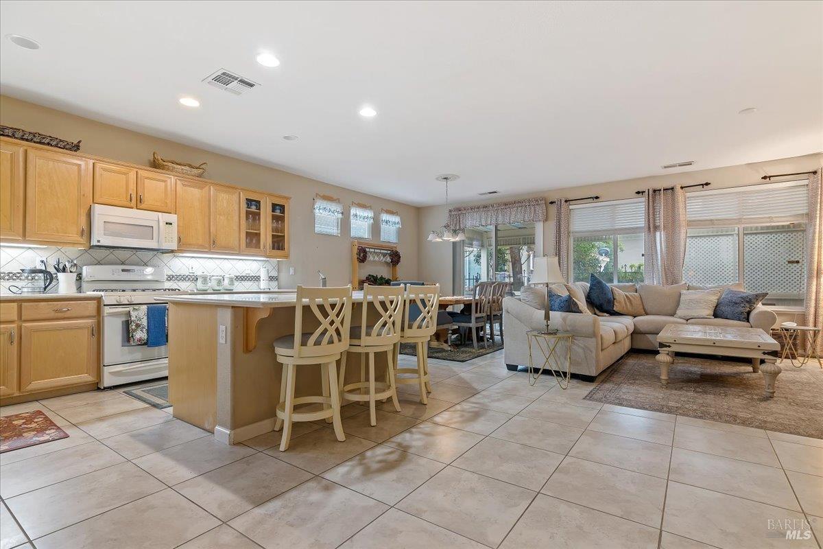 328 Colonial Way Rio Vista, CA 94571 - Photo 7 of 53