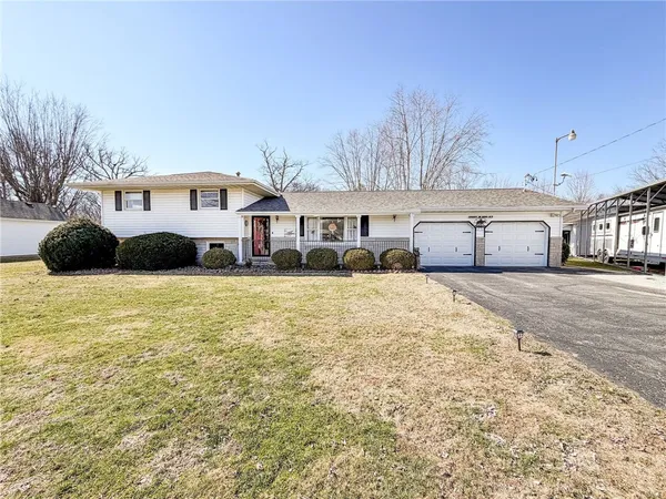 $270,000 | 10367 North 330th Street, Casey, IL 62420