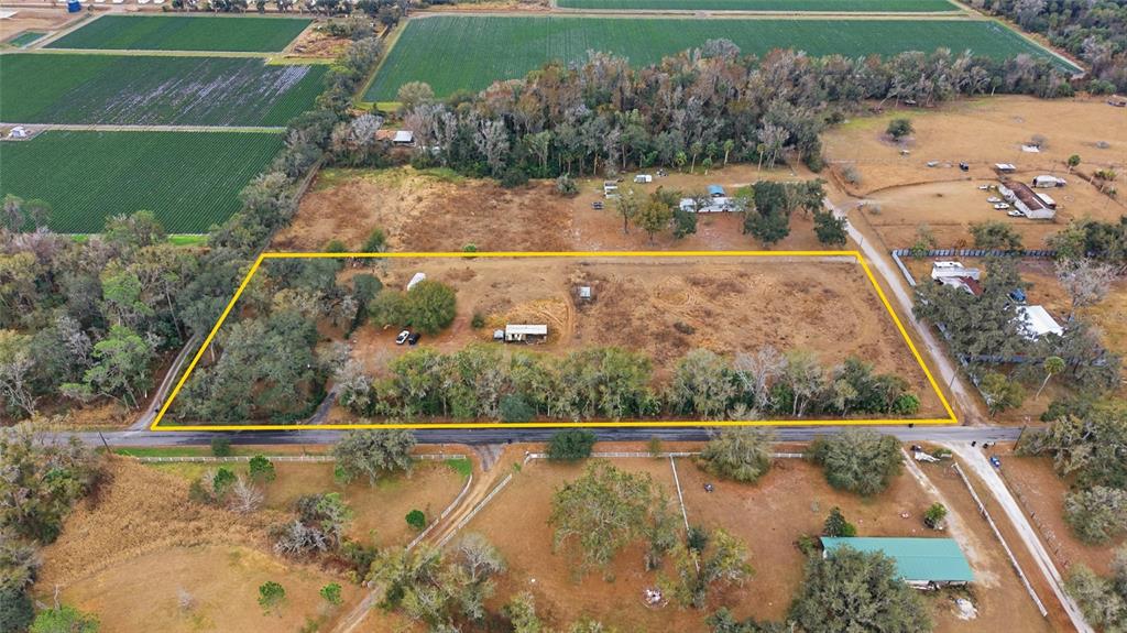 1823 Welcome Road Lithia, FL 33547 - Photo 7 of 16 a view of a small yard
