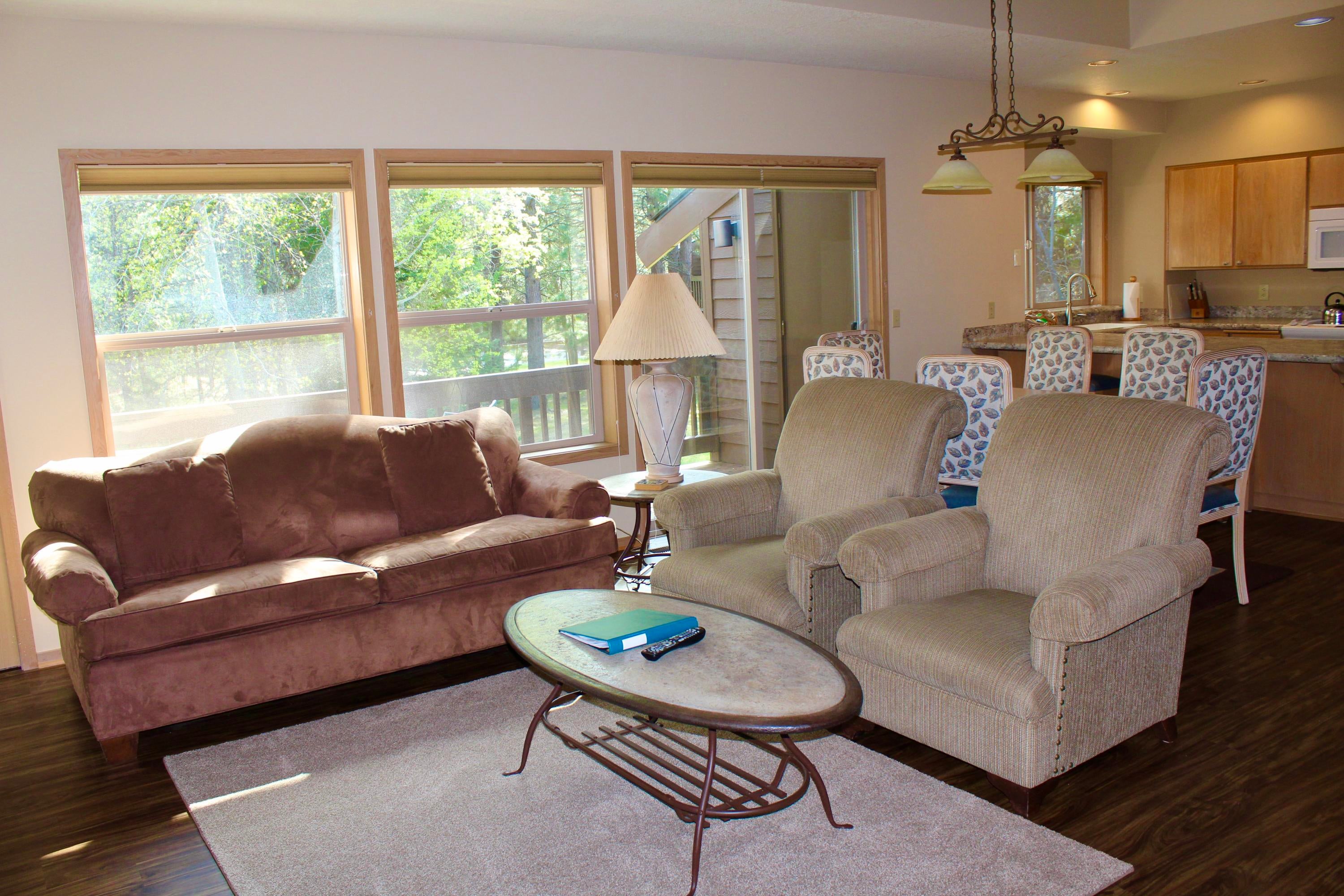 57404-46b2 Beaver Ridge Loop Sunriver, OR 97707 - Photo 3 of 22 3-lvrm-R46