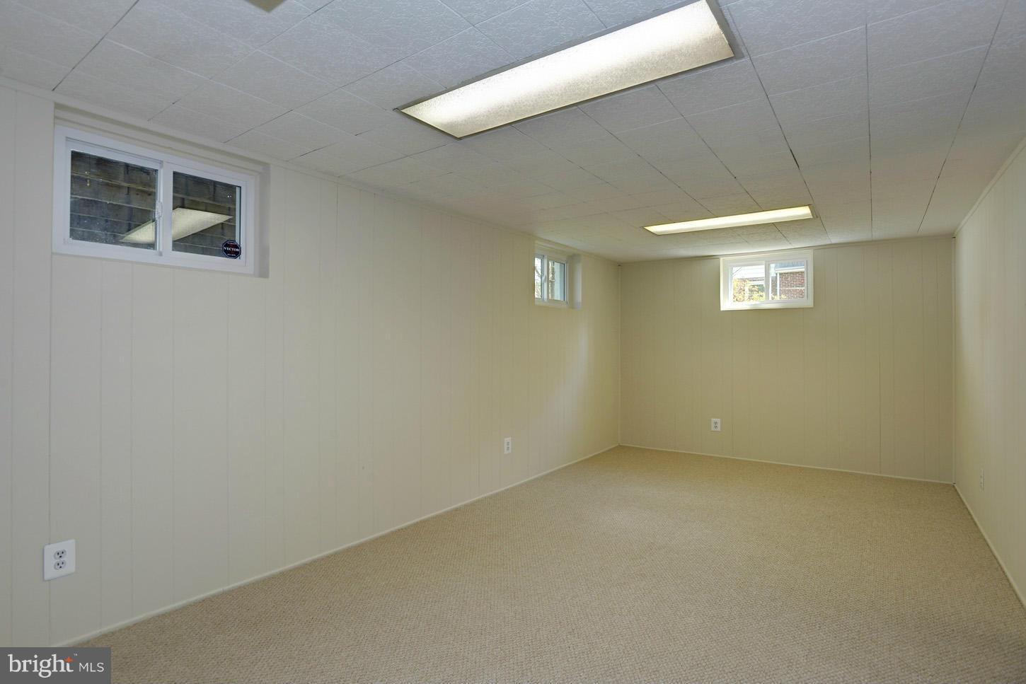 9307 Wire Avenue Silver Spring, MD 20901 - Photo 22 of 29 Family Room