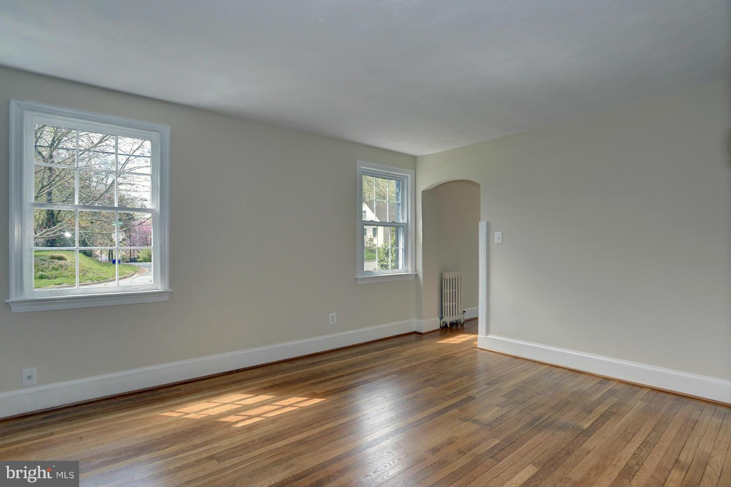 9307 Wire Avenue Silver Spring, MD 20901 - Photo 4 of 29 Living Room
