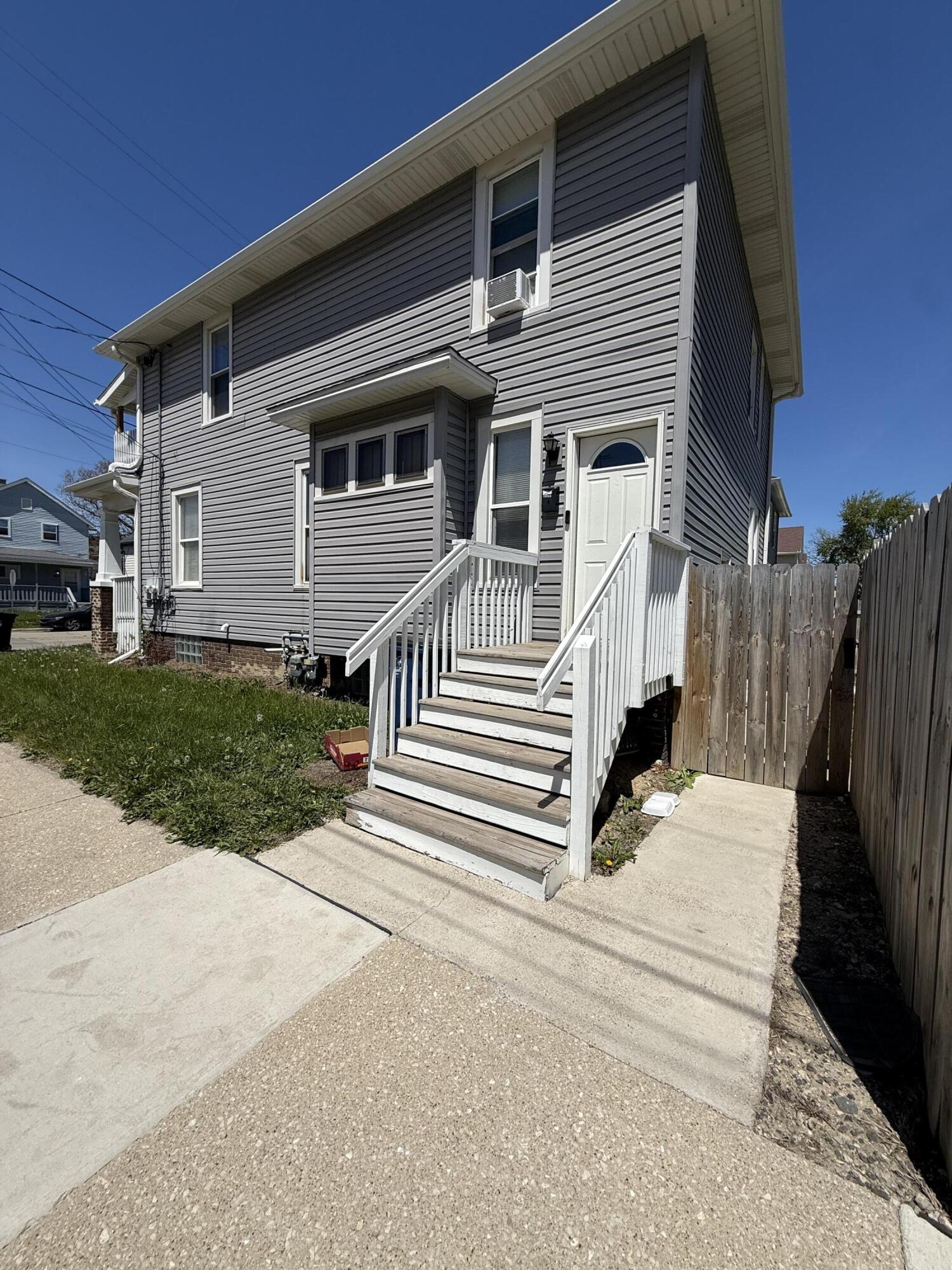 1701 Edgewood Avenue Racine, WI 53404 - Photo 10 of 10 Upper Entrance