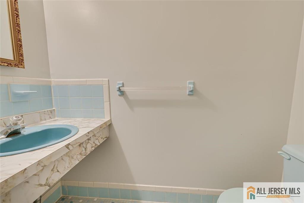 7107 Hana Road Edison, NJ 08817 - Photo 35 of 43