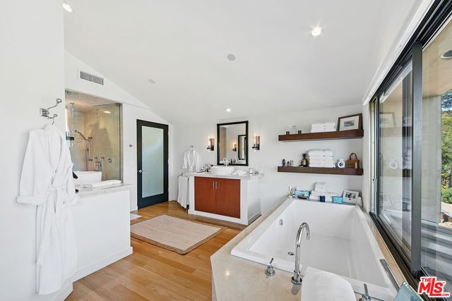 a view of a tennis court