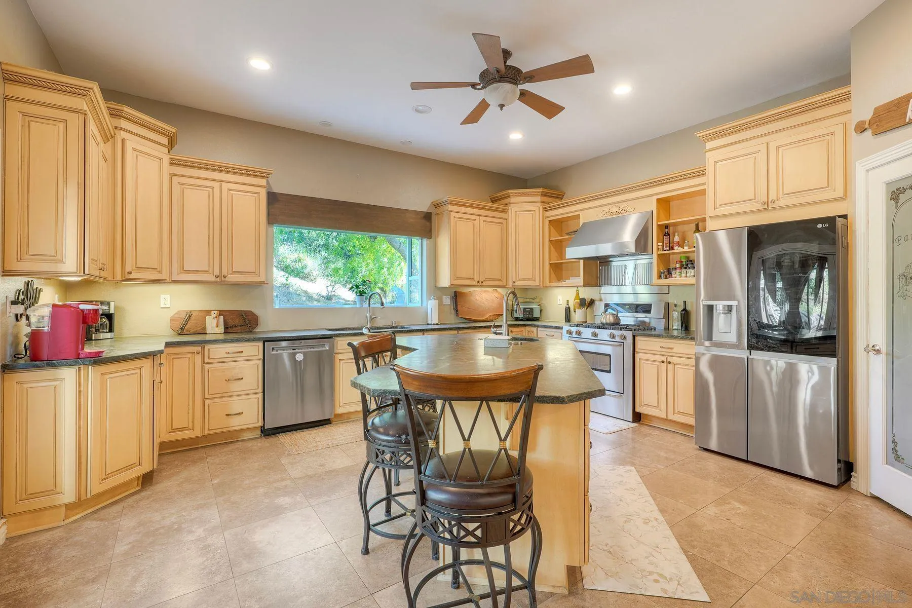 5232 Dixon Road Oceanside, CA 92056 - Photo 13 of 36 Gallery Image 13