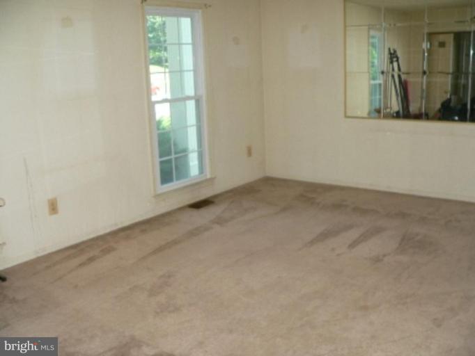 168 Peyton Road Sterling, VA 20165 - Photo 2 of 8 Living Room