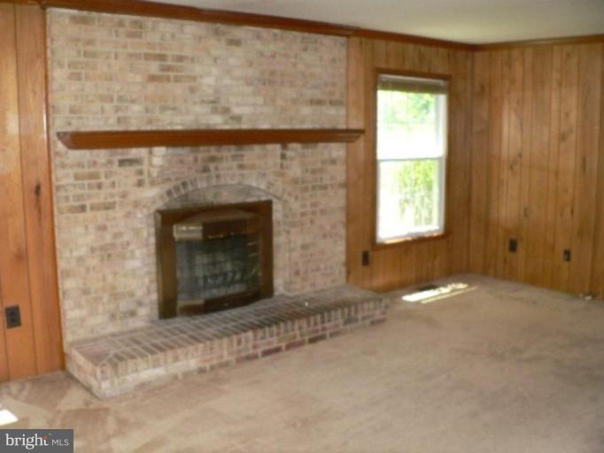 168 Peyton Road Sterling, VA 20165 - Photo 3 of 8 Family Room