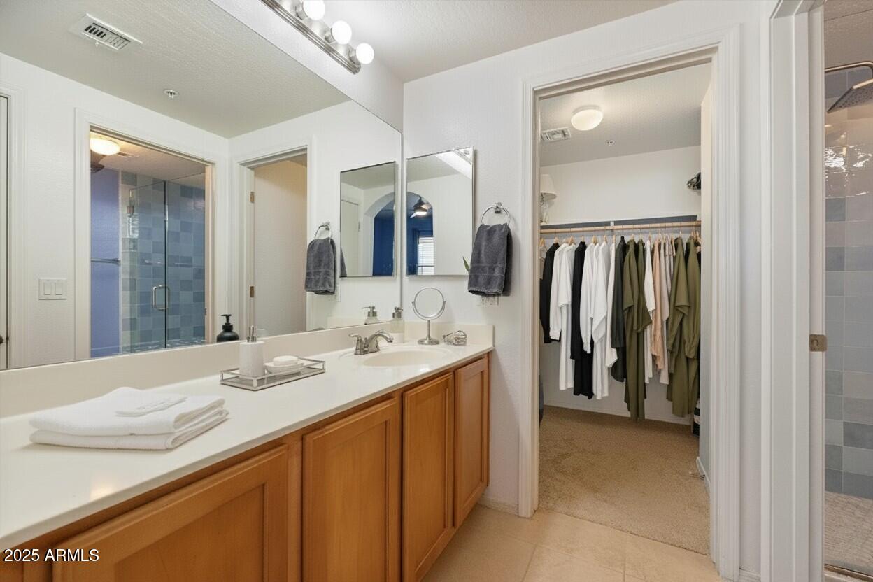 3250 West Greenway Road, Unit 151 Phoenix, AZ 85053 - Photo 18 of 31 a en suite bathroom with a double vanity sink and a mirror