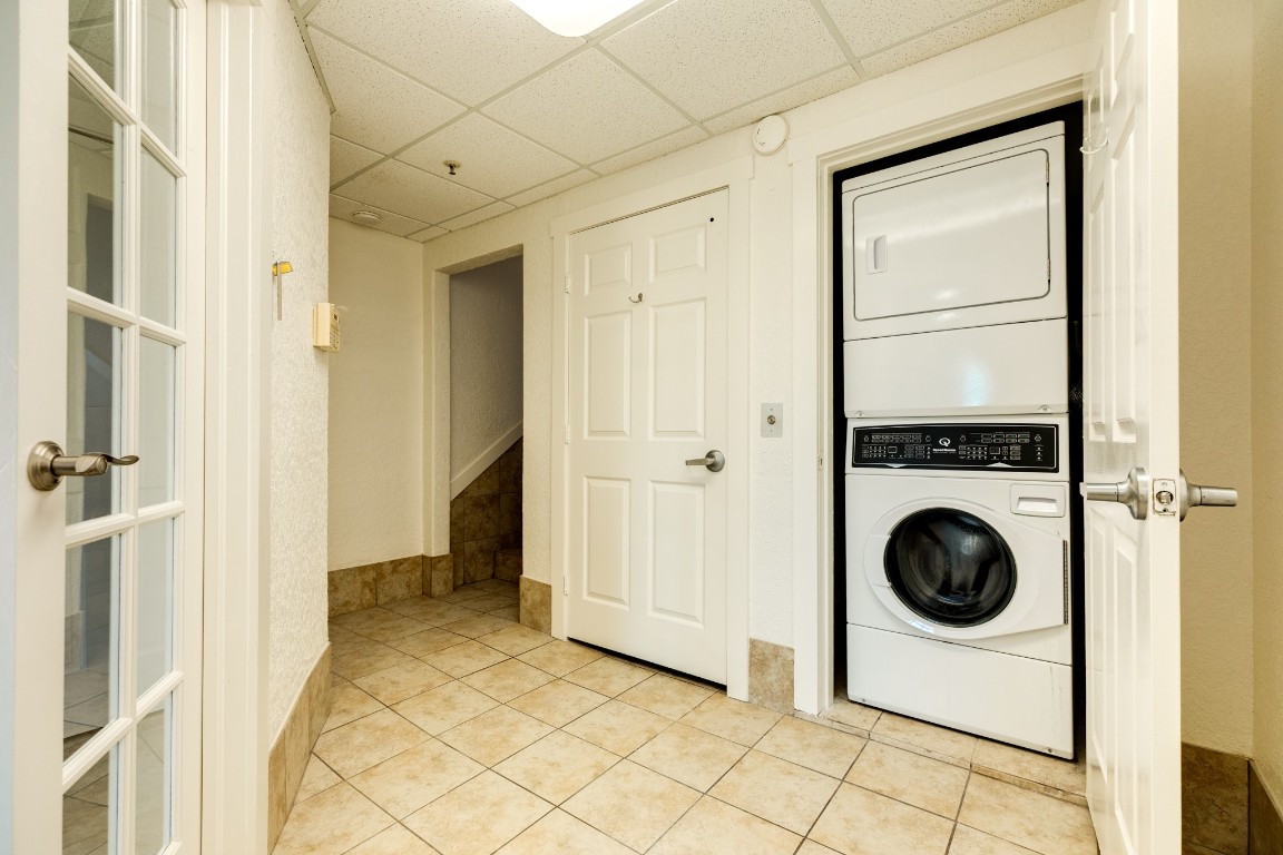 411 Sailfish Lane, Unit 101 Freeport, TX 77541 - Photo 29 of 40 a view of a hallway with a washer and dryer