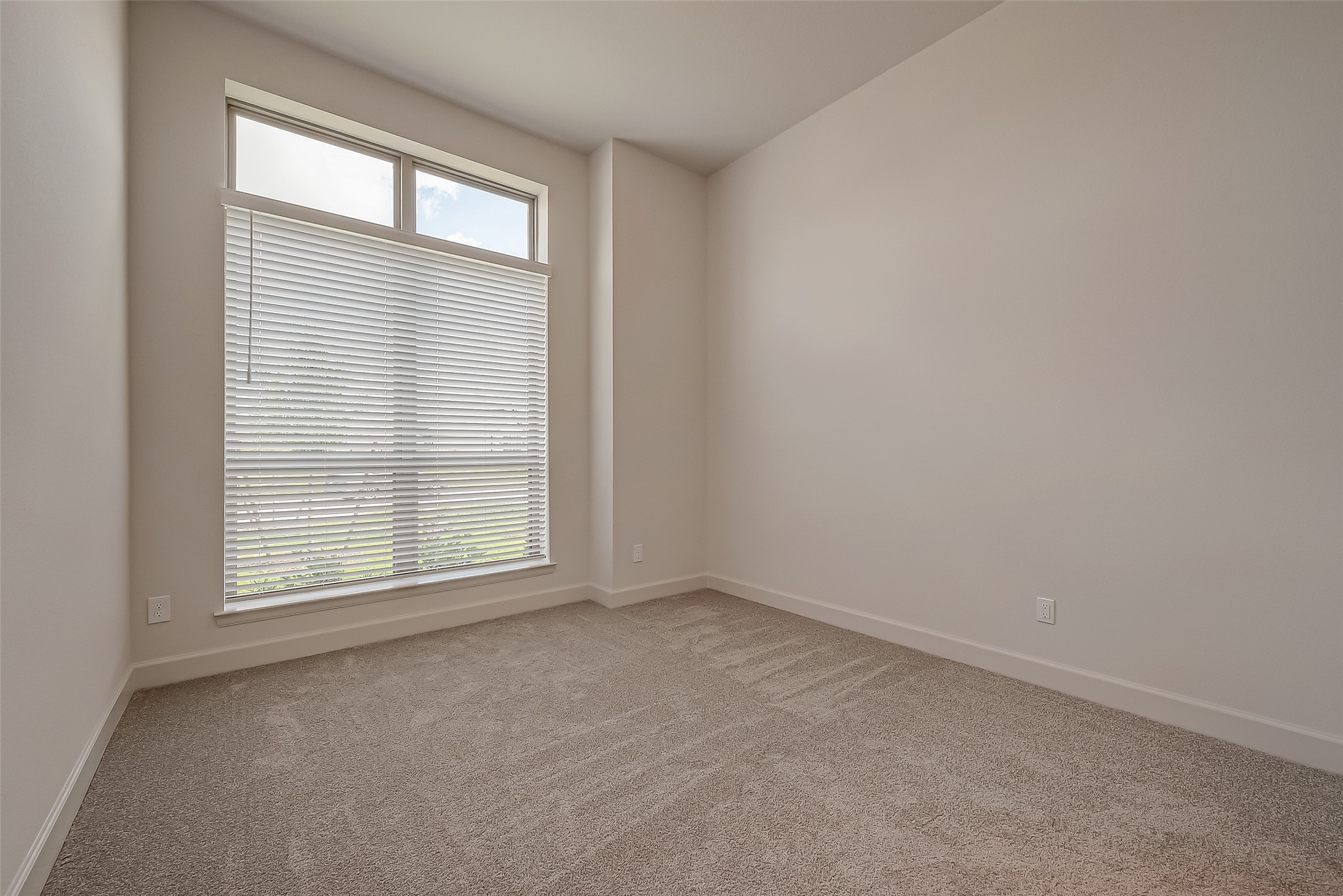 30223 GOLD FINCH Place Fulshear, TX 77441 - Photo 7 of 45 an empty room with a window
