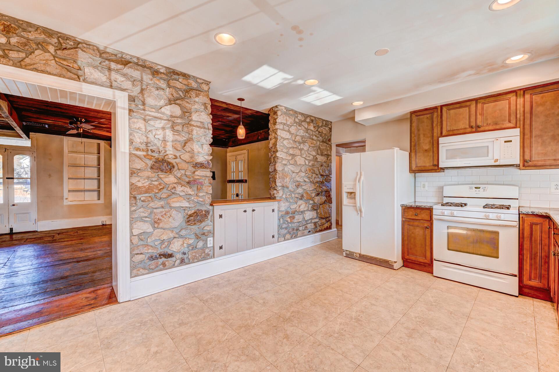 1086 Durham Road Newtown, PA 18940 - Photo 3 of 40