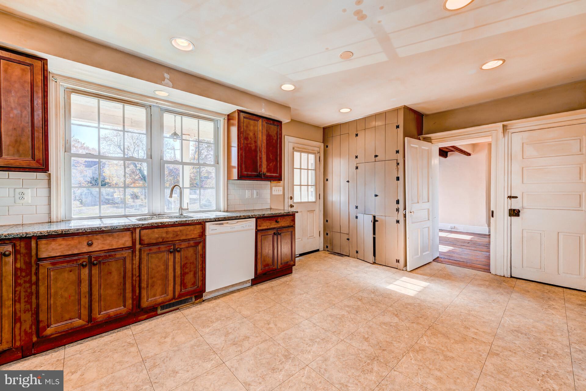 1086 Durham Road Newtown, PA 18940 - Photo 5 of 40