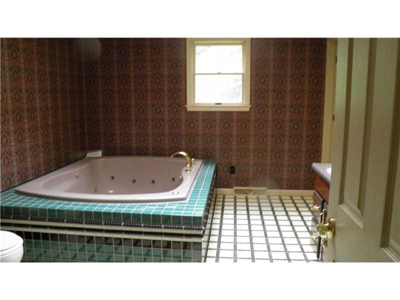 1180 Gypsy Glen Road Beaver, PA 15009 - Photo 6 of 13 Master Bath/Spa. Huge Master Bath with Jet Tub