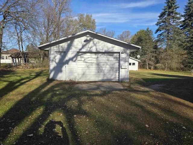 $90,000 | 425 South East Street, Plainfield, WI 54966