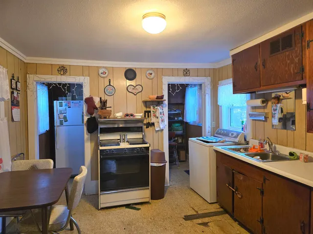 $90,000 | 425 South East Street, Plainfield, WI 54966