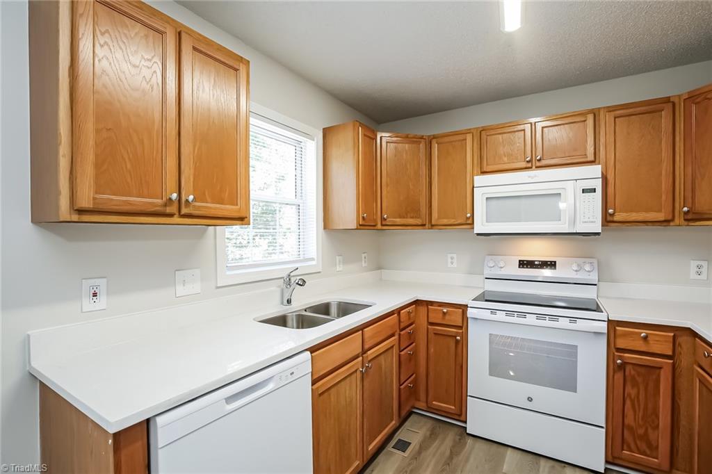 305 Albertson Road Thomasville, NC 27360 - Photo 7 of 16