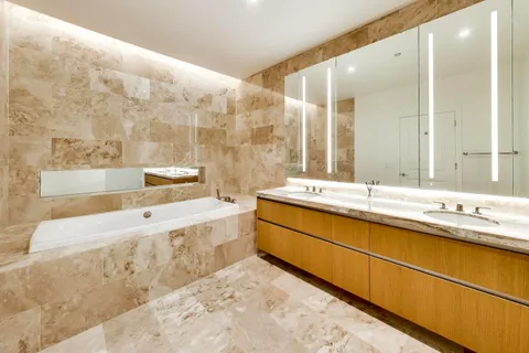 $2,075,000 | 363 East Wacker Drive, Unit 3109, Chicago, IL 60601