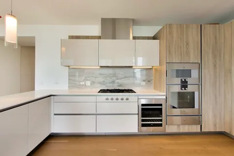 $2,075,000 | 363 East Wacker Drive, Unit 3109, Chicago, IL 60601