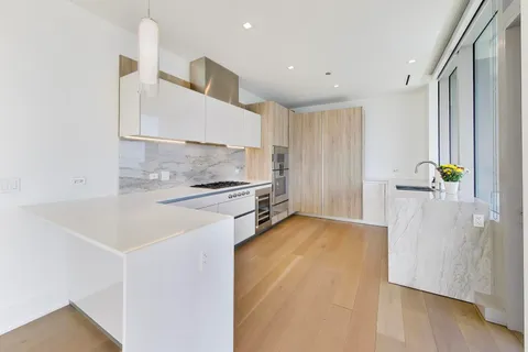 $2,075,000 | 363 East Wacker Drive, Unit 3109, Chicago, IL 60601