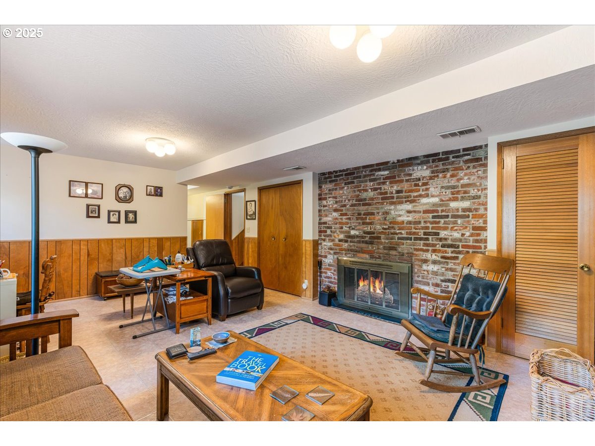 8495 Southwest Katherine Lane Portland, OR 97225 - Photo 18 of 25