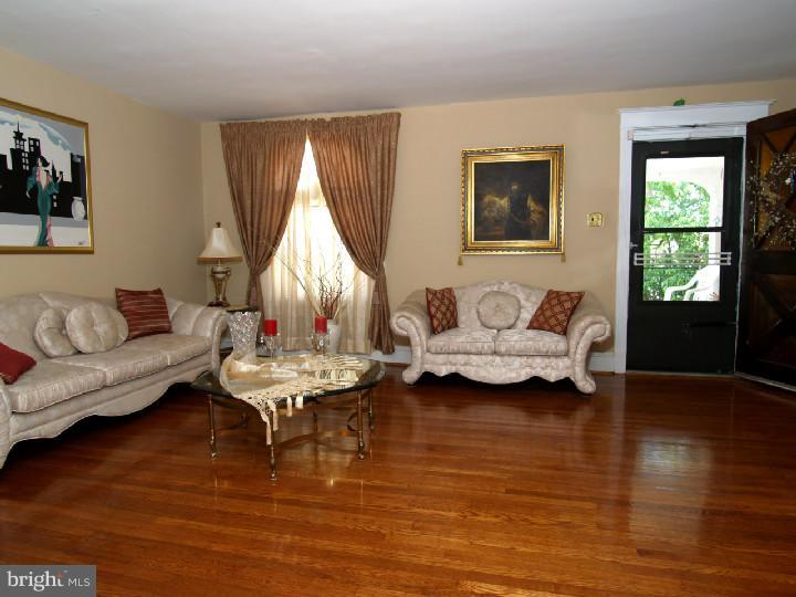 243 Shirley Road Upper Darby, PA 19082 - Photo 9 of 25