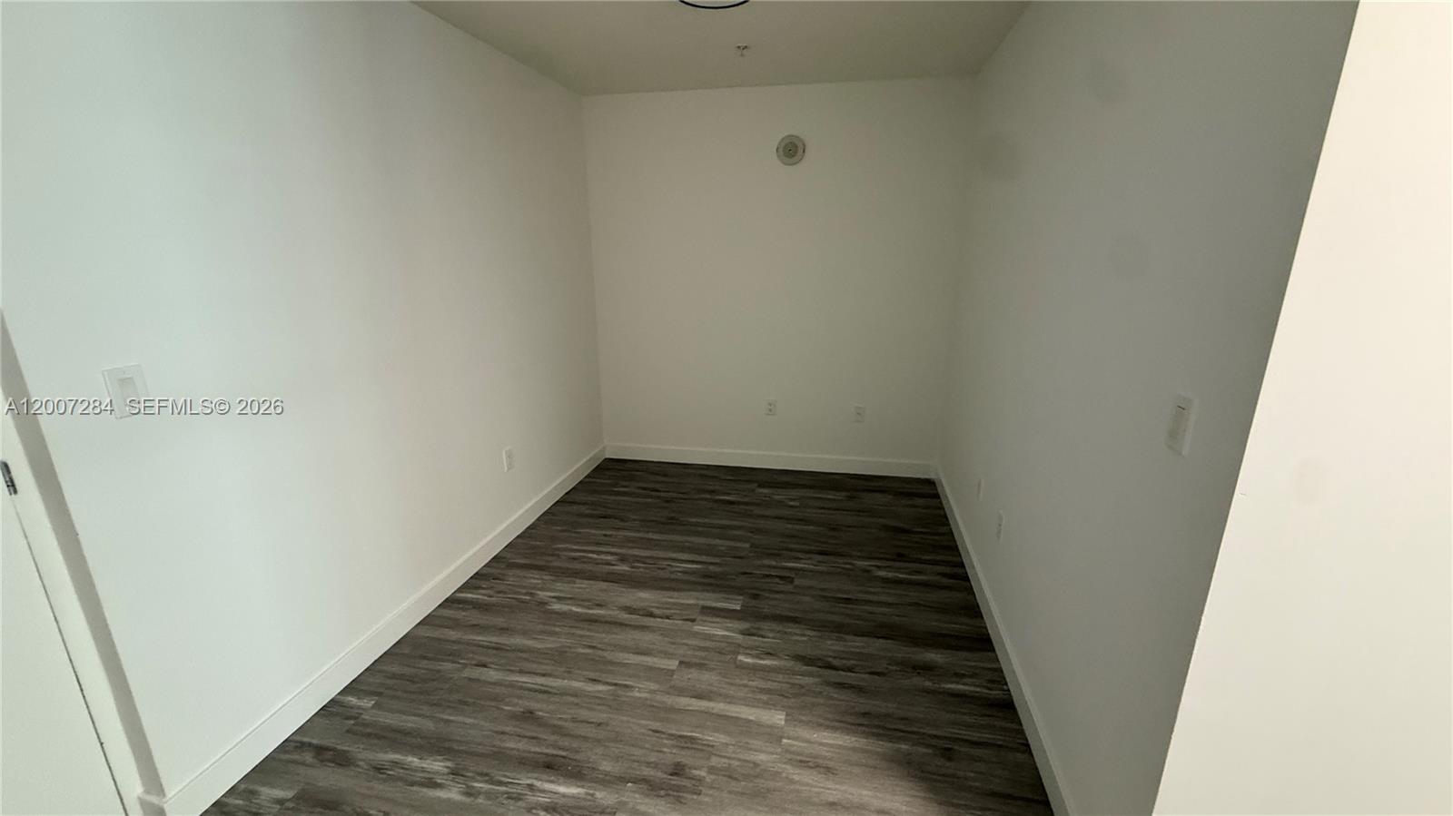 79 Southwest 12th Street, Unit 2509S Miami, FL 33130 - Photo 8 of 27 a view of a hallway