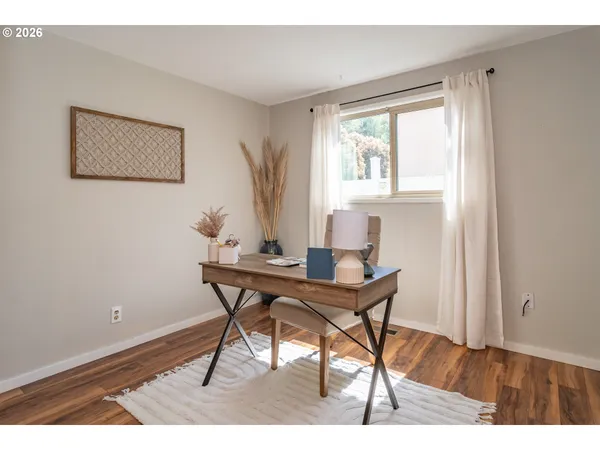 $244,900 | 2731 West Lorraine Avenue, Unit 9, Roseburg, OR 97471