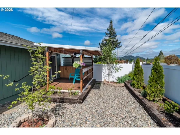 $244,900 | 2731 West Lorraine Avenue, Unit 9, Roseburg, OR 97471