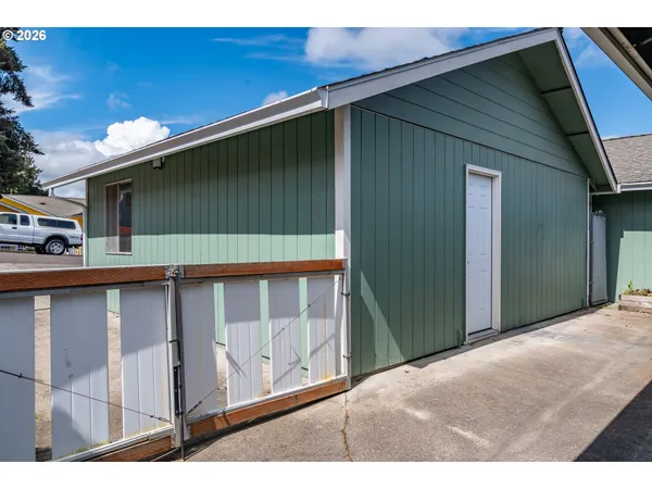 $244,900 | 2731 West Lorraine Avenue, Unit 9, Roseburg, OR 97471