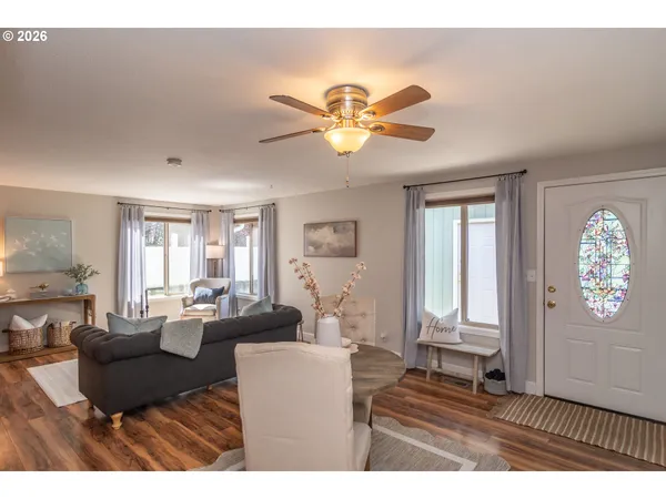 $244,900 | 2731 West Lorraine Avenue, Unit 9, Roseburg, OR 97471