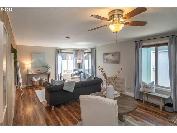 $244,900 | 2731 West Lorraine Avenue, Unit 9, Roseburg, OR 97471