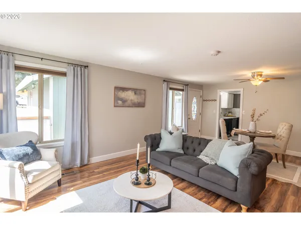 $244,900 | 2731 West Lorraine Avenue, Unit 9, Roseburg, OR 97471