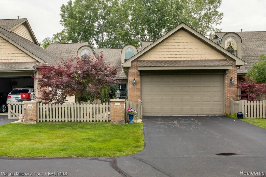 6600 Steeple Ridge, Unit 17 Clarkston, MI 48346 - Photo 2 of 36 Front elevation