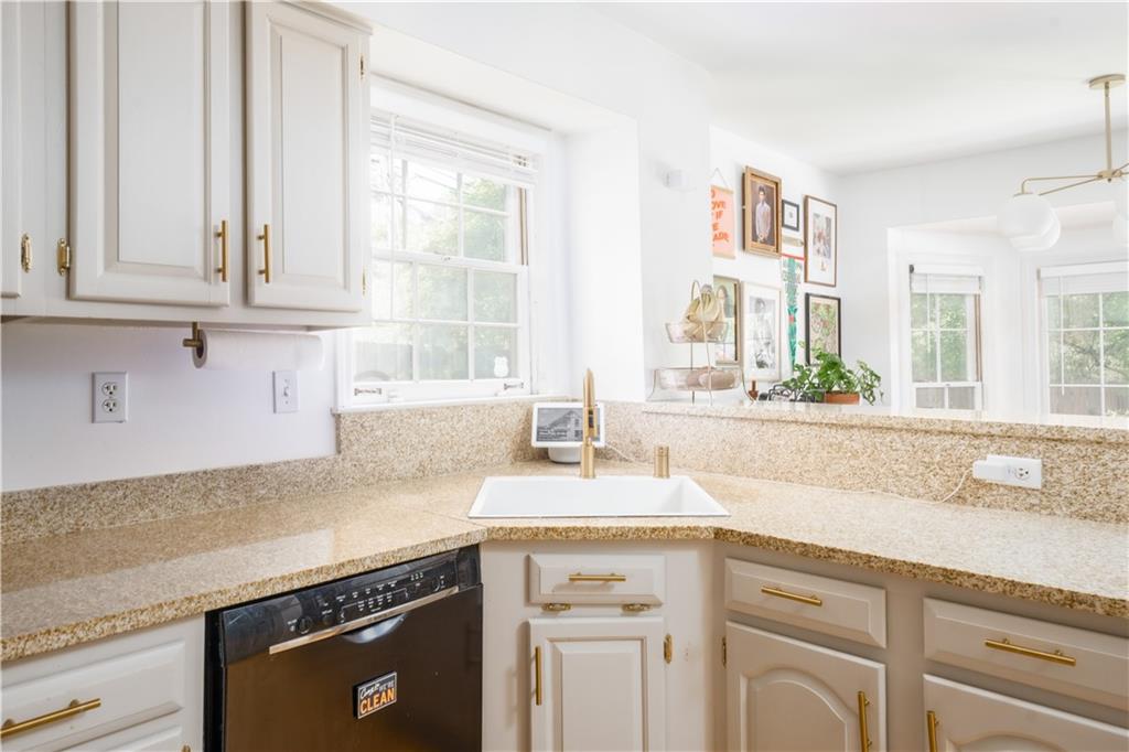 1348 Sheffield Glen Way Northeast, Unit 8 Atlanta, GA 30329 - Photo 9 of 36