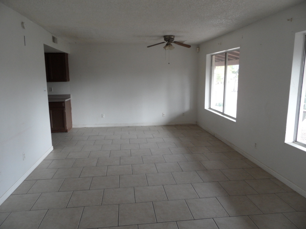 1550 West Escuda Road Phoenix, AZ 85027 - Photo 2 of 8 LIVING