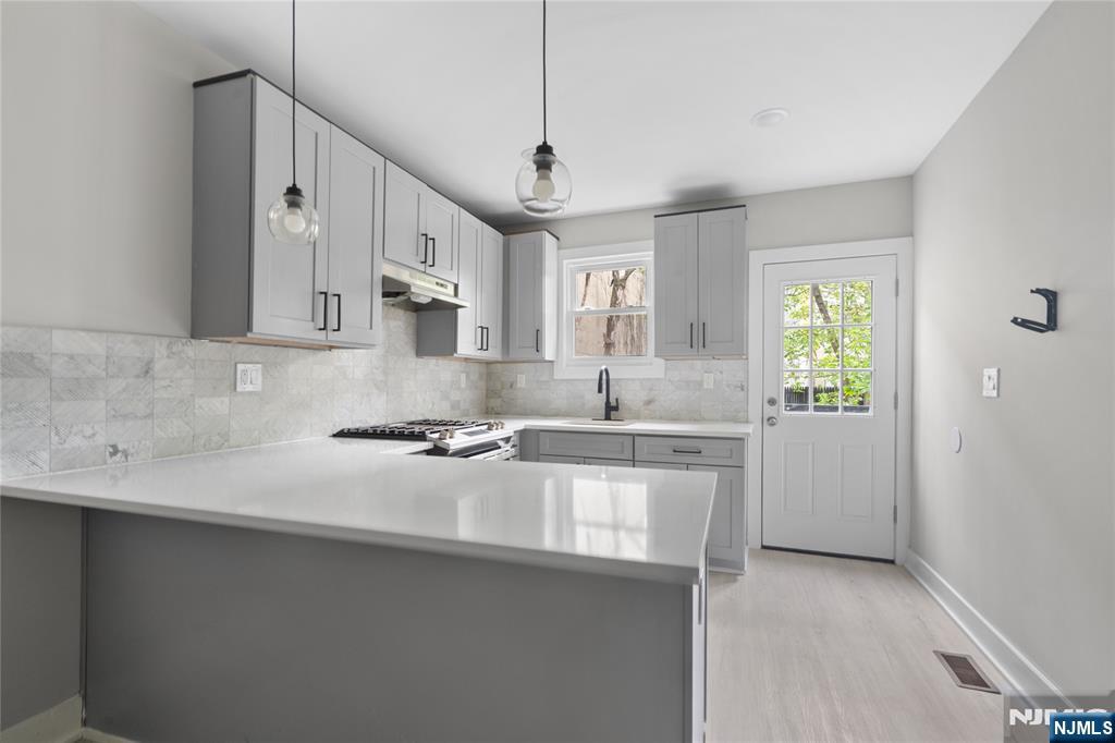 654 South 12th Street Newark, NJ 07103 - Photo 6 of 25
